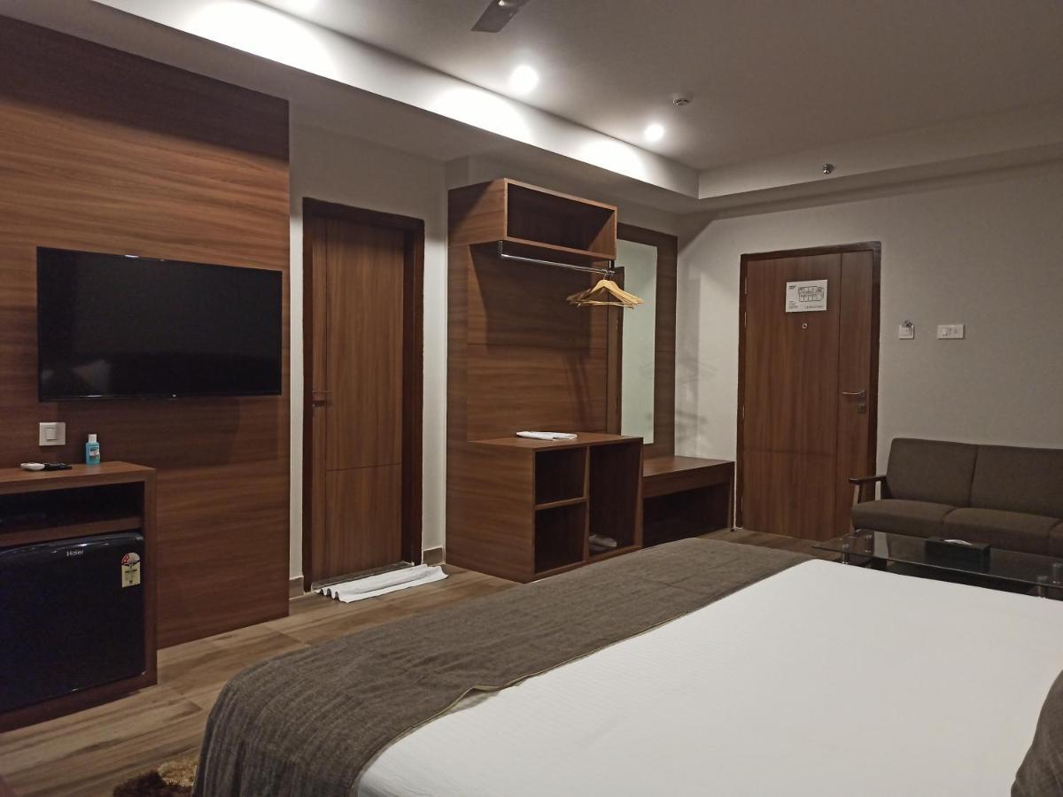 Hotel Tree Fern Dibrugarh Zewnętrze zdjęcie